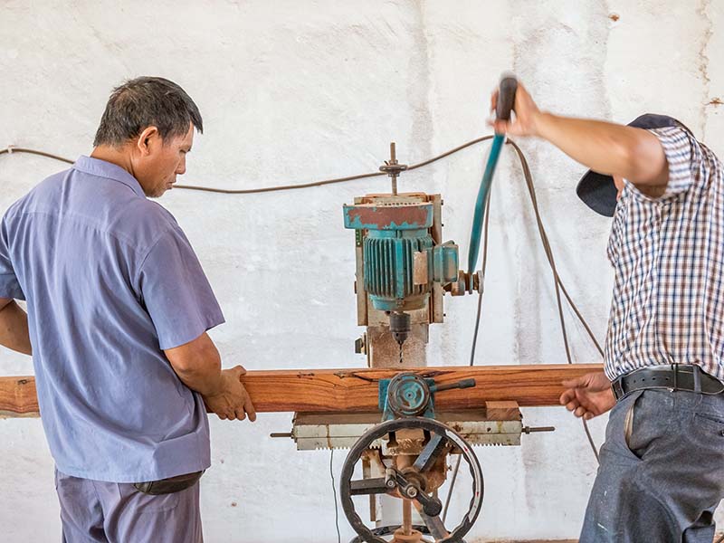道外楼梯地板柜门的油漆修复-11