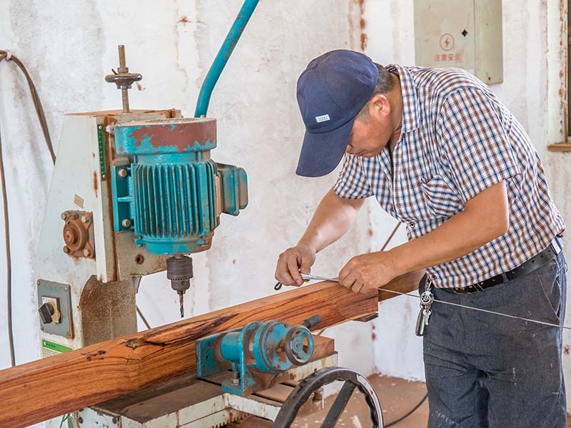 道外楼梯地板柜门的油漆修复-10